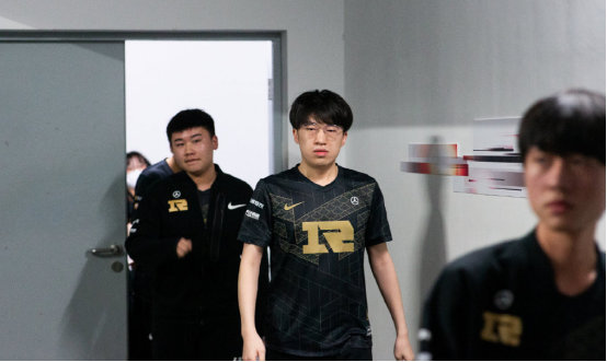 也放大了非 也放大了非